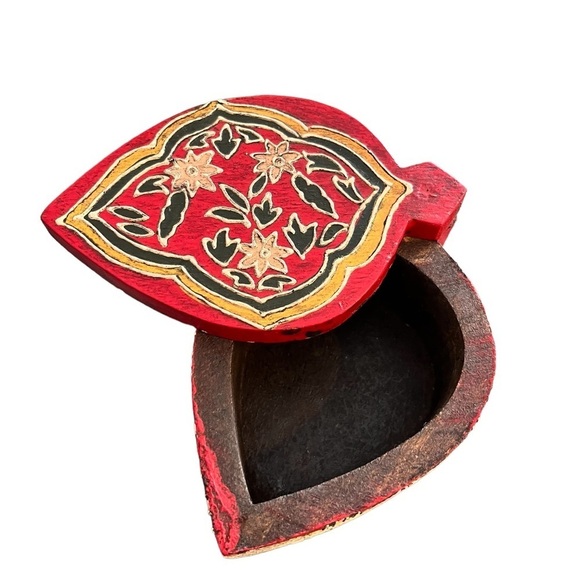 Vintage Wood Boho Leaf Shaped Secret Box - Picture 2 of 6